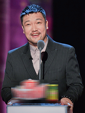 <b>贾冰《囧妈》首映礼欢脱玩梗 携手徐峥《吐槽大会》互怼升级</b>