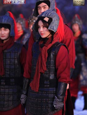 <b>杨超越扛大炮答题脑洞惊人，黄明昊变“歪果仁”展语言天分</b>