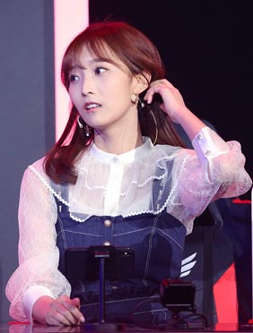 <b>高颖浠《玩游戏的朋友》 自称“佛系玩家”随缘推塔 快乐至上</b>