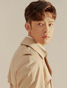 <b>《我成了他的班主任》热播 马昂曝光轻熟型男系写真</b>