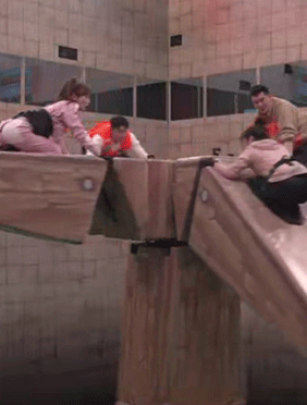 <b>烧饼曹鹤阳陈若琳杨鸣捆绑CP “文体发光团”能否攻破“疯狂石头城”</b>