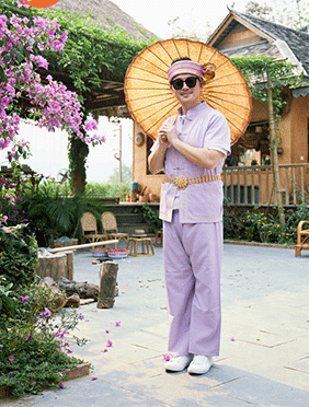 <b>《向往4》沙溢后院跳傣族舞 逗趣模样“有那味了”</b>