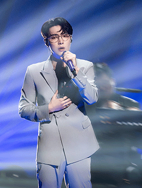 <b>张艺兴钢琴弹唱《略过》惊喜满满 新专辑发行在即先行曲《玉》神秘引期待</b>