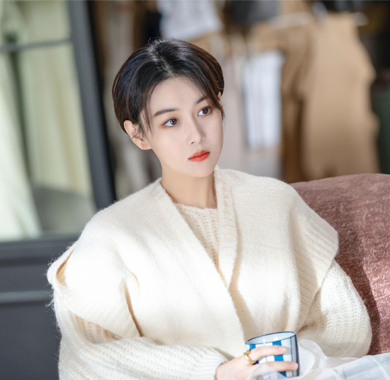 <b>张馨予化身“行走的种草机”！高阶穿搭尽显独立女性魅力</b>