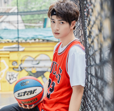 <b>《夏夜知君暖》刘彬濠首次跨界 化身篮球少年助燃热血校园</b>