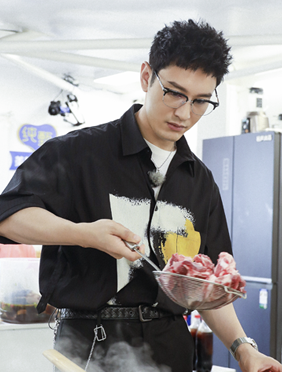 黄晓明《中餐厅》践行店长担当 与合伙人