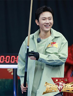 《冠军对冠军》冰壶台球冠军互换赛道，王紫悦冰壶一记双飞展风采