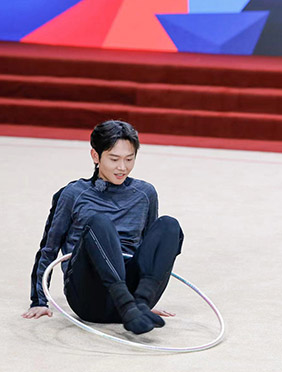 《冠军对冠军》热血收官，庞清佟健唯美花滑融合秀梦回冬奥！