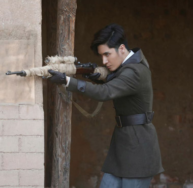 <b>《烽烟尽处》热播中 刘海宽细腻演绎特工成长史</b>