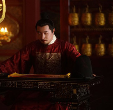 <b>邹敦明《山河月明》下线演技获赞 与冯绍峰上演朝堂“正面刚”</b>