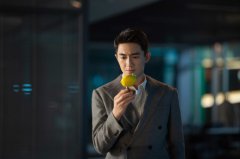 林更新《请叫我总监》热播 陆既明上演搬砖式公主抱