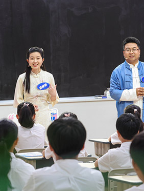 两个老师同堂讲课 《超级语文课》解锁教学新方法