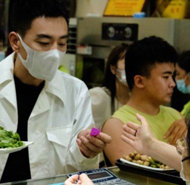 李光洁《拿一座城下酒》今晚收官，玉盘珍馐探寻人生百味