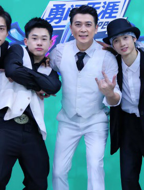 保剑锋《这！就是街舞》带头演绎帅哥街舞 火锅局直球式追星刘雨昕