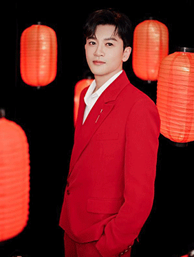 <b>苏有朋十三年后再登央视春晚 红色造型洋溢新春年味</b>