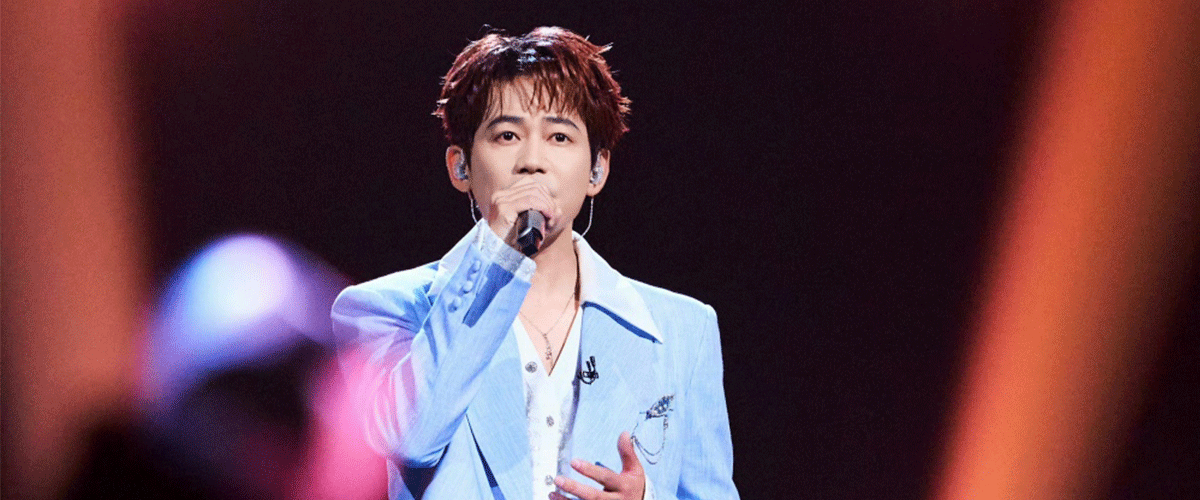 近日，音乐竞演综艺《披荆斩棘2025》正式开播。本季赛制全面升级，28位嘉宾组成7支战队，以团体竞演形式展开对抗。首次