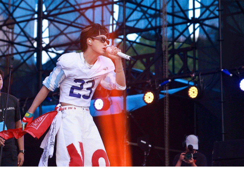 姚琛入选Apple Music年度最佳