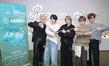 AM8IC出道30天成绩亮眼 微博扫楼展露新人美