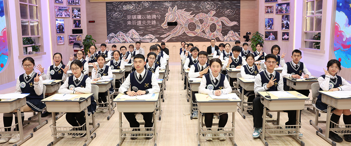 文脉悠长滋养心灵，名篇启智赋能成长。《超级语文课》高中组第二期火热开赛，五位语文名师同台竞技、各展所长，深耕统