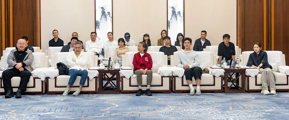 由知名编剧高满堂、李洲执笔，著名导演刘江执导，陈宝国、井柏然、高圆圆、迟蓬等一众实力派演员联袂主演的年代生活情