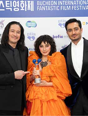 何超仪韩国富川影展获奖 感谢父母姐弟家人支持