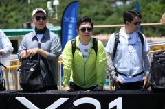 “极挑团”共尝黑暗料理 回忆一路走来兄弟情