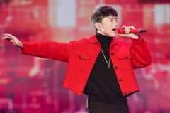 张杰放歌安徽春晚引大合唱 央视春晚彩排哄孩子被赞“《这，就是爱》”