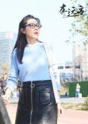 曾黎不舍告别同窗、旧友 电视剧《在远方》圆满杀青