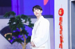 赖冠霖《快乐大本营》归国综艺首秀 古装亮相才艺引爆全场