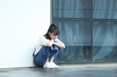 徐悦《青春斗》再现原生家庭问题  被母亲剪身份证烧通知书 