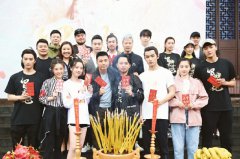 另类甜宠剧《冒牌太子妃》开机 李凯馨上演豹系少女养成记