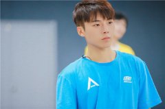 高嘉朗为热巴当保镖 表演《创造营三宝》贡献最大笑点