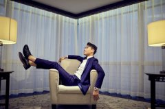 李乃文出席第25届白玉兰提名酒会 隔空致谢王京花
