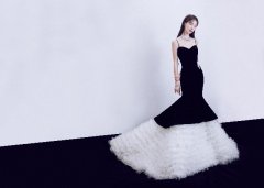 金晨惊喜亮相上海电影节 天鹅裙造型精致优雅