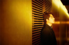 陈学冬携《小夜曲》剧组亮相白玉兰 “首席小提琴家”现场变身幽默boy