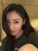 张天爱收工晒美照 却被调侃被滤镜坑了