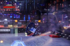 朱正廷首战“被虐”， 全球首台人型格斗铁甲热血出征