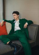 李泊文《陈情令》见面会人气高 墨绿色西装A爆全场