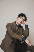 李雅男时尚大片曝光 目光深邃展型格魅力