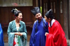 《花样新世界》范明张晨光搞笑模仿表情包 倪萍黄子弘凡变“兄妹”