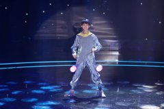 《中国达人秀》高燃无人机表演再引泪目！杨幂陷入“我太难了”抉择旋涡