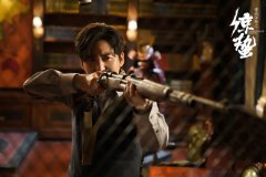 《惊蛰》王泷正微表情演技 掀反一腹黑氛围 