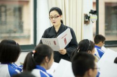 《同一堂课》越剧名家茅威涛以“戏”教学，创新开设“越剧超级速成班”集聚