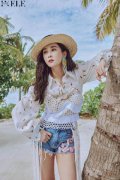 沙滩度假CP穿搭模版！严屹宽杜若溪海边合体大片曝光