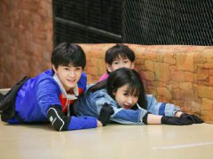 柳岩自任指导 李雅男自当前锋  胡夏张家硕携闹腾萌宝挑战石头城