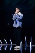 《谁是宝藏歌手》第二期播出 逗号歌手凡宇深情演唱《天外来物》