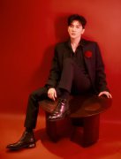 苏有朋登湖南卫视跨年晚会 《玫瑰急救箱》舞台首秀浪漫治愈